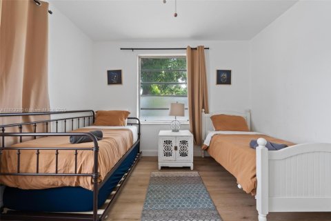 Casa en alquiler en Miami, Florida, 3 dormitorios, 205.41 m2 № 2012231 - foto 18
