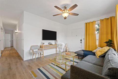 Casa en alquiler en Miami, Florida, 3 dormitorios, 205.41 m2 № 2012231 - foto 3