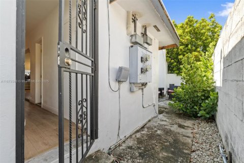 Casa en alquiler en Miami, Florida, 3 dormitorios, 205.41 m2 № 2012231 - foto 20