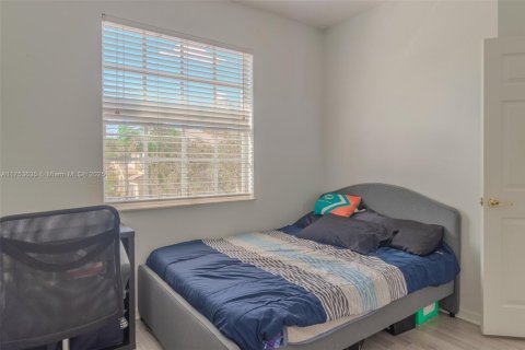 Townhouse in Miramar, Florida 4 bedrooms, 168.62 sq.m. № 1867432 - photo 23