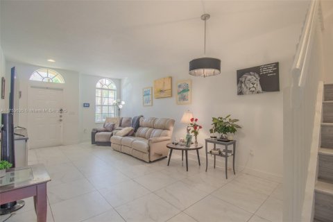 Townhouse in Miramar, Florida 4 bedrooms, 168.62 sq.m. № 1867432 - photo 10