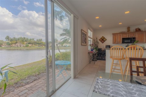 Townhouse in Miramar, Florida 4 bedrooms, 168.62 sq.m. № 1867432 - photo 19