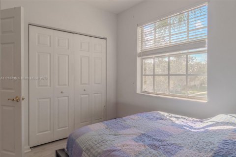 Townhouse in Miramar, Florida 4 bedrooms, 168.62 sq.m. № 1867432 - photo 26