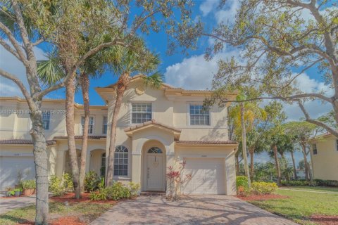 Townhouse in Miramar, Florida 4 bedrooms, 168.62 sq.m. № 1867432 - photo 1
