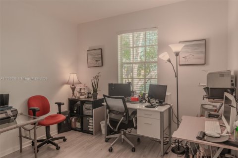 Townhouse in Miramar, Florida 4 bedrooms, 168.62 sq.m. № 1867432 - photo 29
