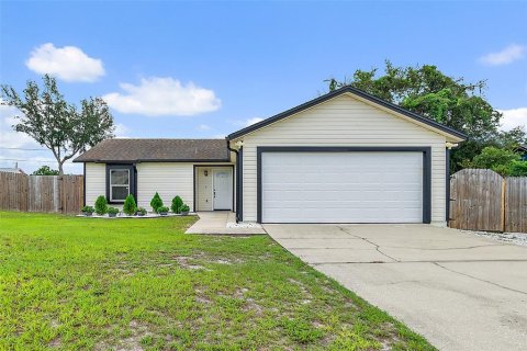 Villa ou maison à Deltona, Floride 3 chambres, 95.5 m2 № 2360443