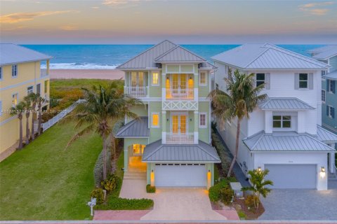 House in St. Lucie, Florida 5 bedrooms, 361.02 sq.m. № 2014806 - photo 3