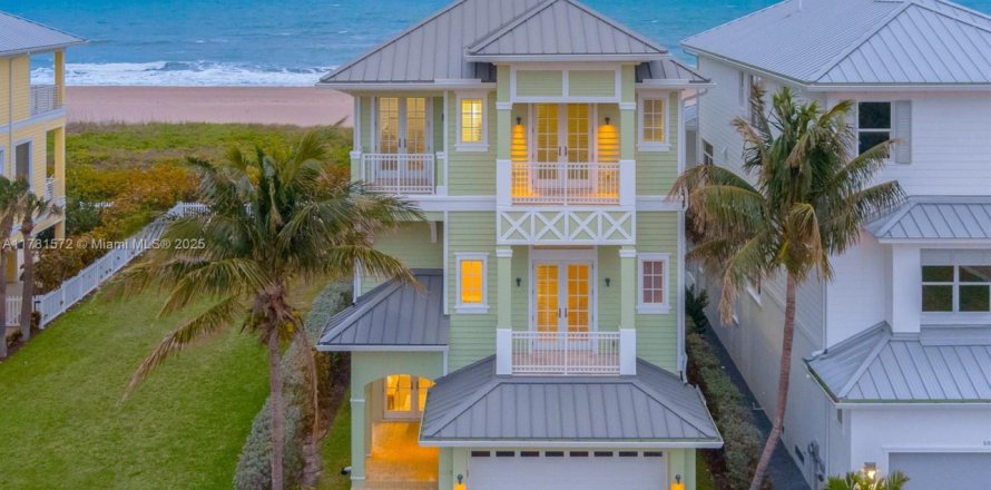 House in St. Lucie, Florida 5 bedrooms, 361.02 sq.m. № 2014806