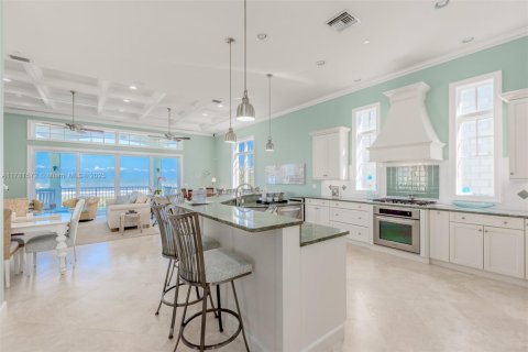 House in St. Lucie, Florida 5 bedrooms, 361.02 sq.m. № 2014806 - photo 13