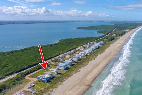 House in St. Lucie, Florida 5 bedrooms, 361.02 sq.m. № 2014806 - photo 5