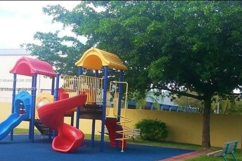 Copropriété à louer à Miami, Floride: 2 chambres, 83.61 m2 № 1948973 - photo 14