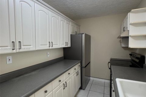 Copropriété à louer à Miami, Floride: 2 chambres, 83.61 m2 № 1948973 - photo 3