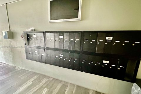 Снять в аренду квартиру в Норт-Майами, Флорида 2 спальни, 9395.48м2, № 2034671 - фото 12