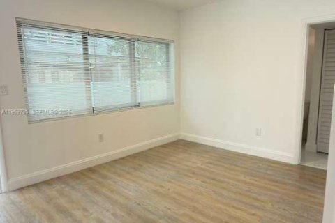 Condominio en alquiler en Miami Beach, Florida, 1 dormitorio, 364.55 m2 № 2030571 - foto 17