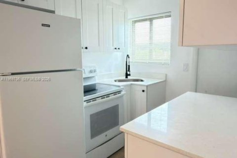 Condominio en Miami Beach, Florida, 1 dormitorio  № 2030571