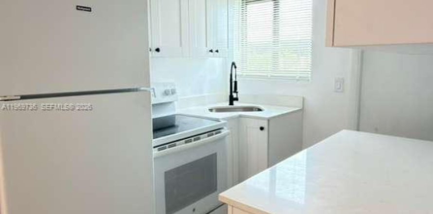 Condominio en Miami Beach, Florida, 1 dormitorio  № 2030571