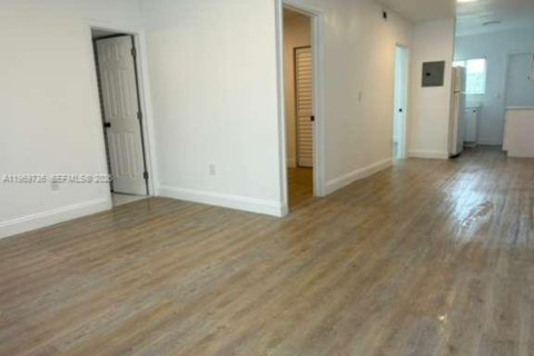 Condominio en alquiler en Miami Beach, Florida, 1 dormitorio, 364.55 m2 № 2030571 - foto 20