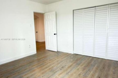 Condominio en alquiler en Miami Beach, Florida, 1 dormitorio, 364.55 m2 № 2030571 - foto 4