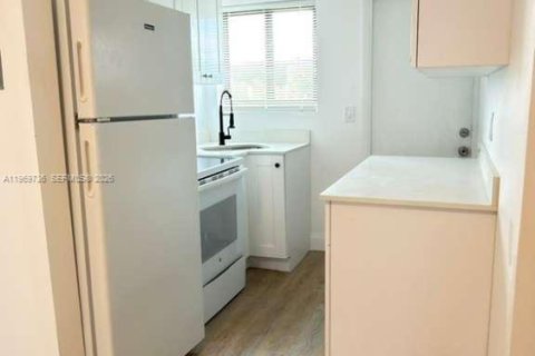 Condominio en alquiler en Miami Beach, Florida, 1 dormitorio, 364.55 m2 № 2030571 - foto 5