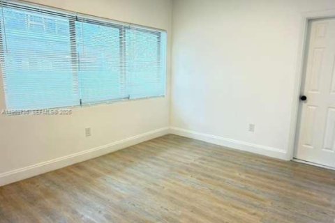 Condominio en alquiler en Miami Beach, Florida, 1 dormitorio, 364.55 m2 № 2030571 - foto 12