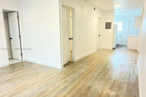 Condominio en alquiler en Miami Beach, Florida, 1 dormitorio, 364.55 m2 № 2030571 - foto 18