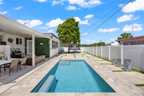 House in Miami, Florida 4 bedrooms, 206.06 sq.m. № 1808969 - photo 26