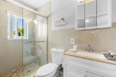 House in Miami, Florida 4 bedrooms, 206.06 sq.m. № 1808969 - photo 23