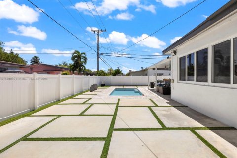 House in Miami, Florida 4 bedrooms, 206.06 sq.m. № 1808969 - photo 29