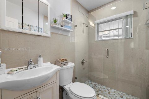 House in Miami, Florida 4 bedrooms, 206.06 sq.m. № 1808969 - photo 18