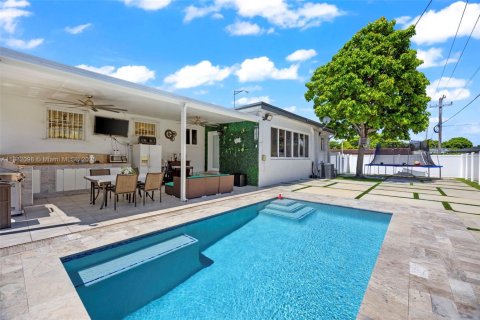 House in Miami, Florida 4 bedrooms, 206.06 sq.m. № 1808969 - photo 27