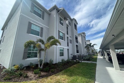 Condo in Venice, Florida, 2 bedrooms in WELLEN PARK  № 1677345 - photo 1