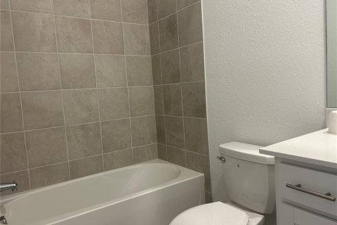Condo in Venice, Florida, 2 bedrooms in WELLEN PARK  № 1677345 - photo 21
