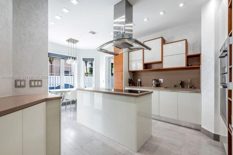 Casa en alquiler en Sunny Isles Beach, Florida, 4 dormitorios, 218.6 m2 № 2030020 - foto 11