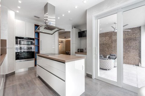 Casa en alquiler en Sunny Isles Beach, Florida, 4 dormitorios, 218.6 m2 № 2030020 - foto 8