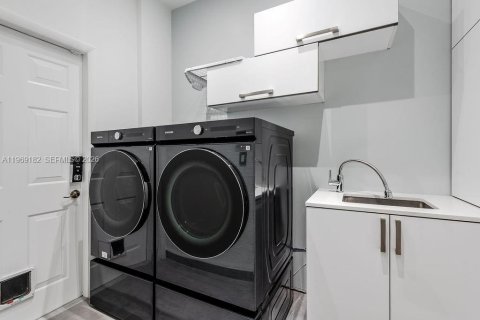 Casa en alquiler en Sunny Isles Beach, Florida, 4 dormitorios, 218.6 m2 № 2030020 - foto 15