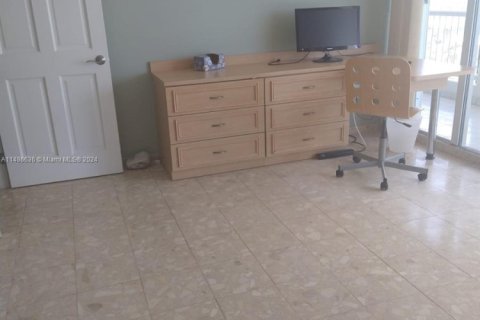 Copropriété à louer à Surfside, Floride: 2 chambres, 118.64 m2 № 1946519 - photo 15
