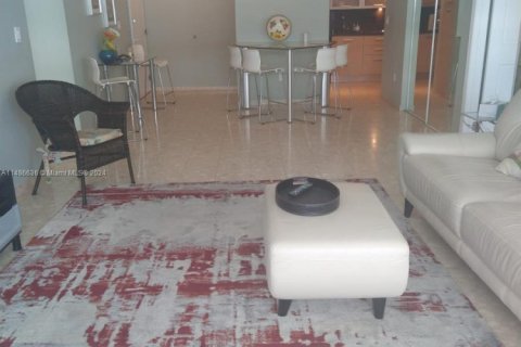 Copropriété à louer à Surfside, Floride: 2 chambres, 118.64 m2 № 1946519 - photo 3