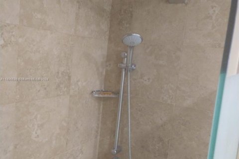 Copropriété à louer à Surfside, Floride: 2 chambres, 118.64 m2 № 1946519 - photo 13