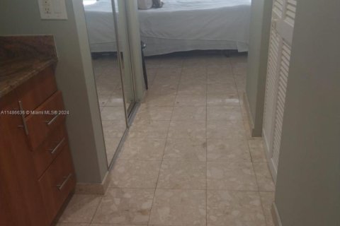 Copropriété à louer à Surfside, Floride: 2 chambres, 118.64 m2 № 1946519 - photo 14