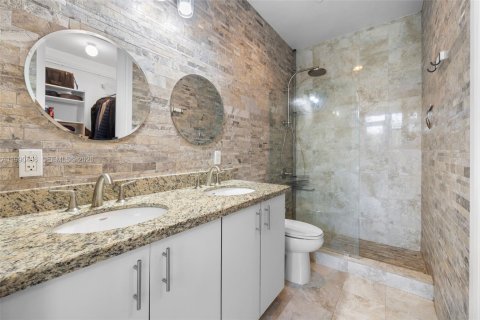 Touwnhouse à vendre à Fort Lauderdale, Floride: 3 chambres, 186.27 m2 № 2057908 - photo 12