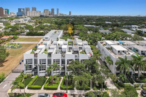 Touwnhouse à vendre à Fort Lauderdale, Floride: 3 chambres, 186.27 m2 № 2057908 - photo 3