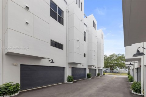 Touwnhouse à vendre à Fort Lauderdale, Floride: 3 chambres, 186.27 m2 № 2057908 - photo 17