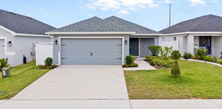 House in Davenport, Florida 3 bedrooms, 139.91 sq.m. № 1912719