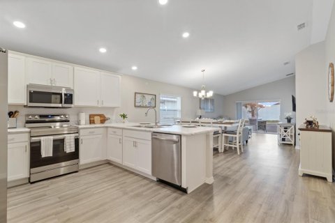 House in Davenport, Florida 3 bedrooms, 139.91 sq.m. № 1912719 - photo 9