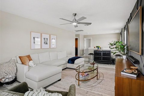 House in Winter Garden, Florida 4 bedrooms, 263.84 sq.m. № 2231636 - photo 22