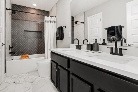House in Winter Garden, Florida 4 bedrooms, 263.84 sq.m. № 2231636 - photo 30