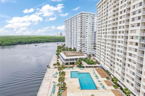 Condo in Sunny Isles Beach, Florida, 1 bedroom  № 2082341 - photo 20
