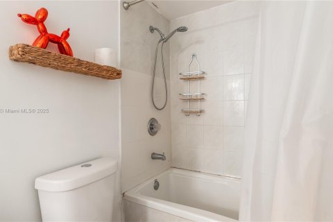 Condo in Sunny Isles Beach, Florida, 1 bedroom  № 2082341 - photo 17