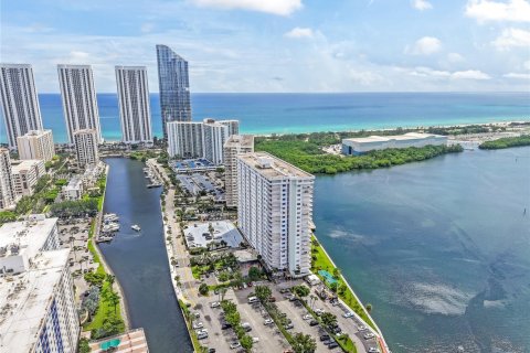 Condo in Sunny Isles Beach, Florida, 1 bedroom  № 2082341 - photo 21