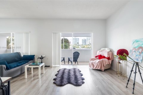 Condo in Sunny Isles Beach, Florida, 1 bedroom  № 2082341 - photo 11